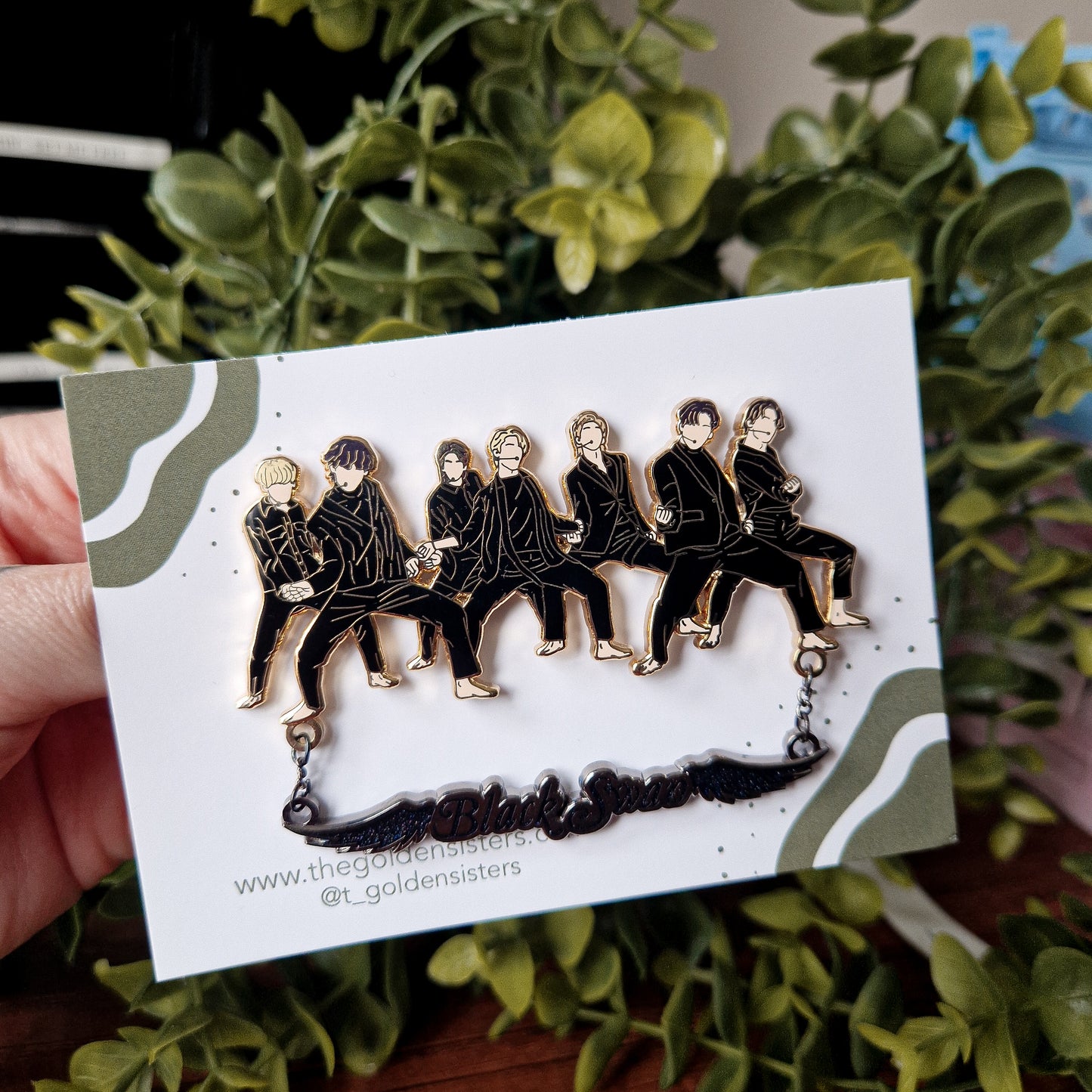 Black Swan pin