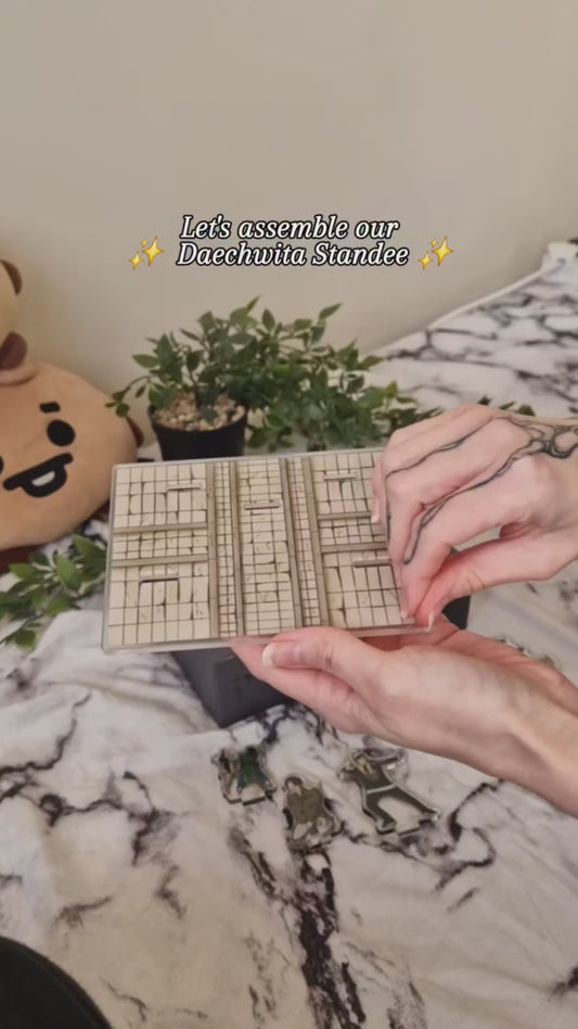 Daechwita Standee