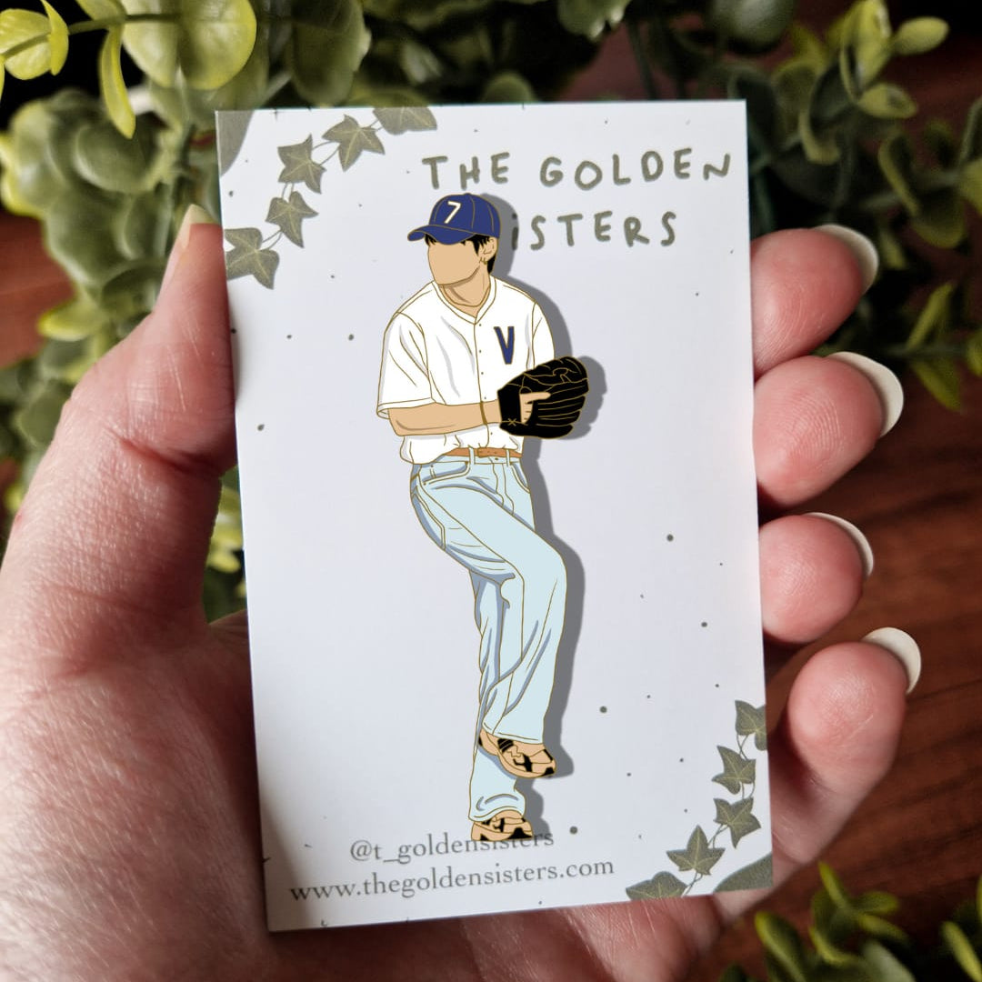 Taehyung pins (pre-order)