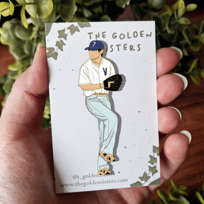 Taehyung pins (pre-order)